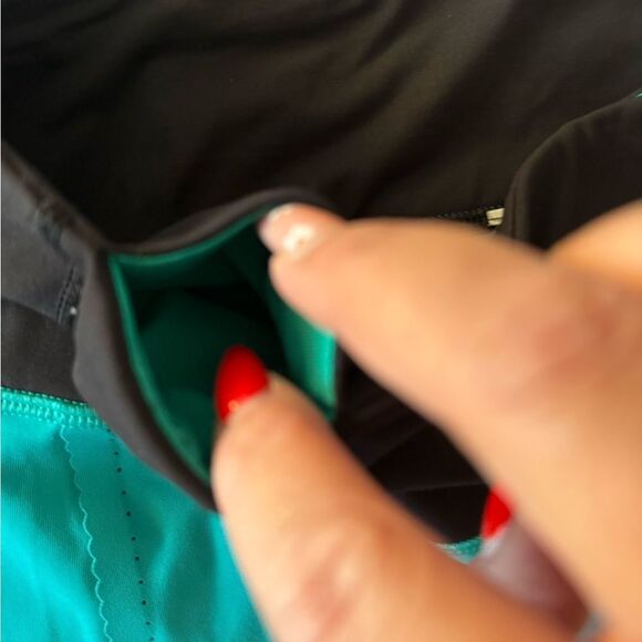 Lululemon Athletica Blue and Black Ankle Cropped Pants - Picture 5 of 8